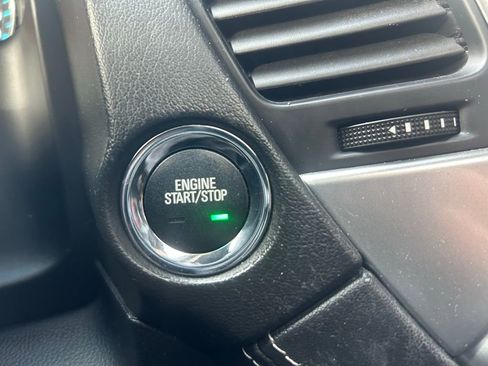 Used 2018 Chevrolet Tahoe LT w/ LT Signature Package image 12