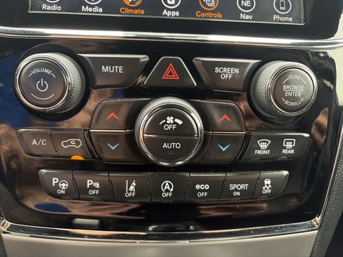 Used 2019 Jeep Grand Cherokee Overland RWD image 29