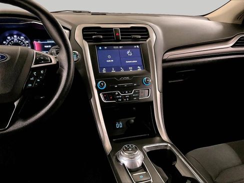 Used 2019 Ford Fusion SE AWD/4WD image 6