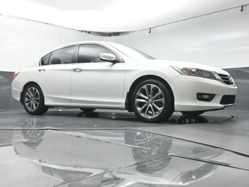 Used 2014 Honda Accord Sport image 38