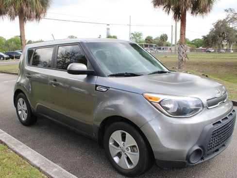 Used 2016 Kia Soul + image 7