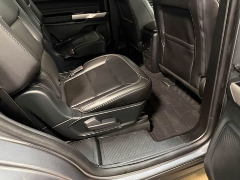 Used 2023 Ford Explorer XLT AWD/4WD image 66