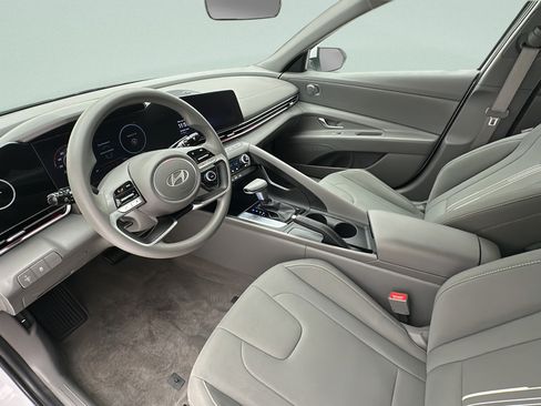 Used 2024 Hyundai Elantra SEL FWD image 12