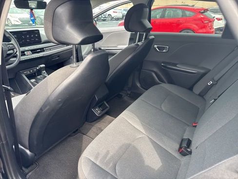 Used 2025 Kia K4 LX image 11