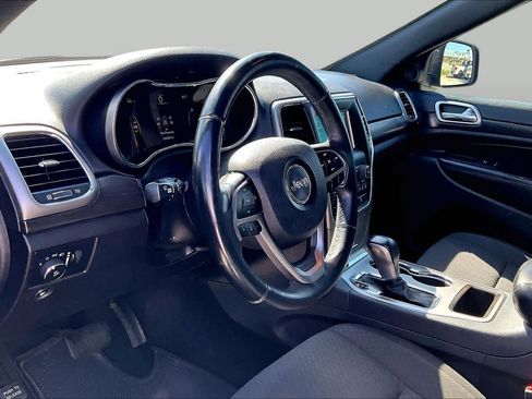 Used 2018 Jeep Grand Cherokee Laredo RWD image 18