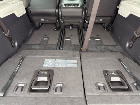 Used 2024 Kia Carnival SX Prestige image 13