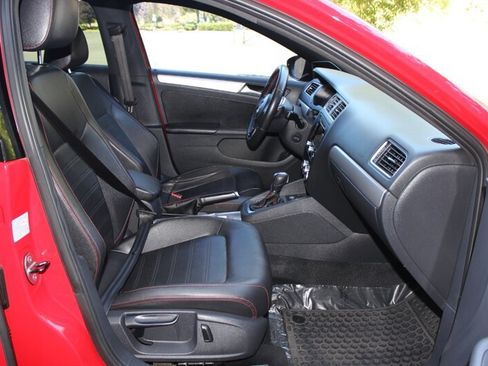 Used 2014 Volkswagen Jetta GLI Autobahn FWD image 17