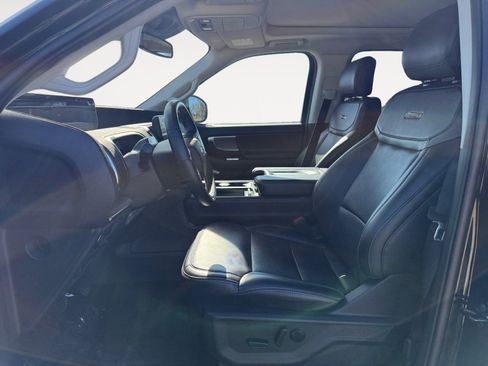 Used 2025 Ford Expedition Platinum image 9