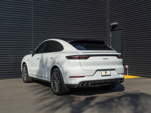 Used 2023 Porsche Cayenne Platinum Edition image 3