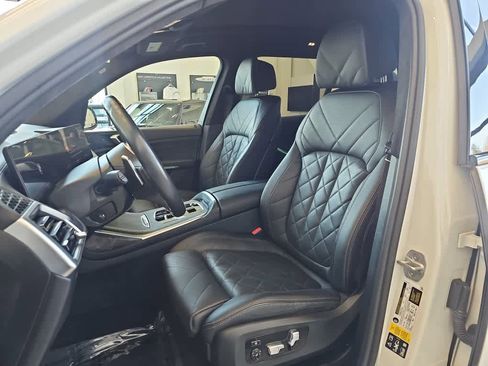Used 2024 BMW X7 xDrive40i w/ M Sport Package AWD/4WD image 4