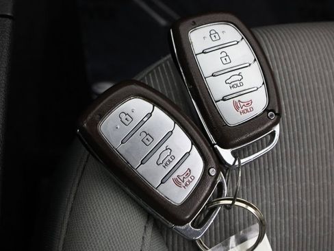 Used 2017 Hyundai Elantra SE w/ SE A/T Tech Package 03 image 28