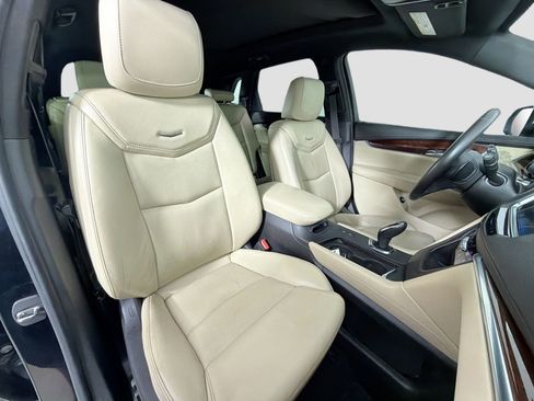 Used 2017 Cadillac XT5 Premium Luxury FWD image 30