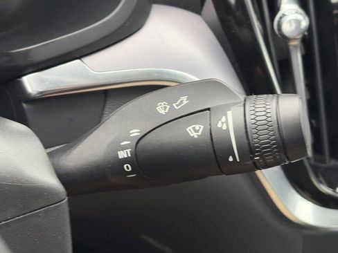 Used 2024 Volvo S60 B5 Core image 19