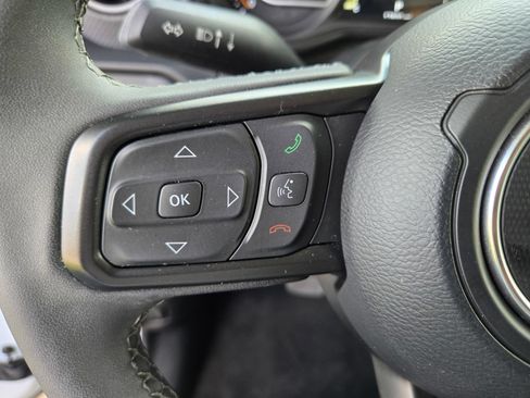 Used 2026 Jeep Wrangler Unlimited Rubicon AWD/4WD image 12