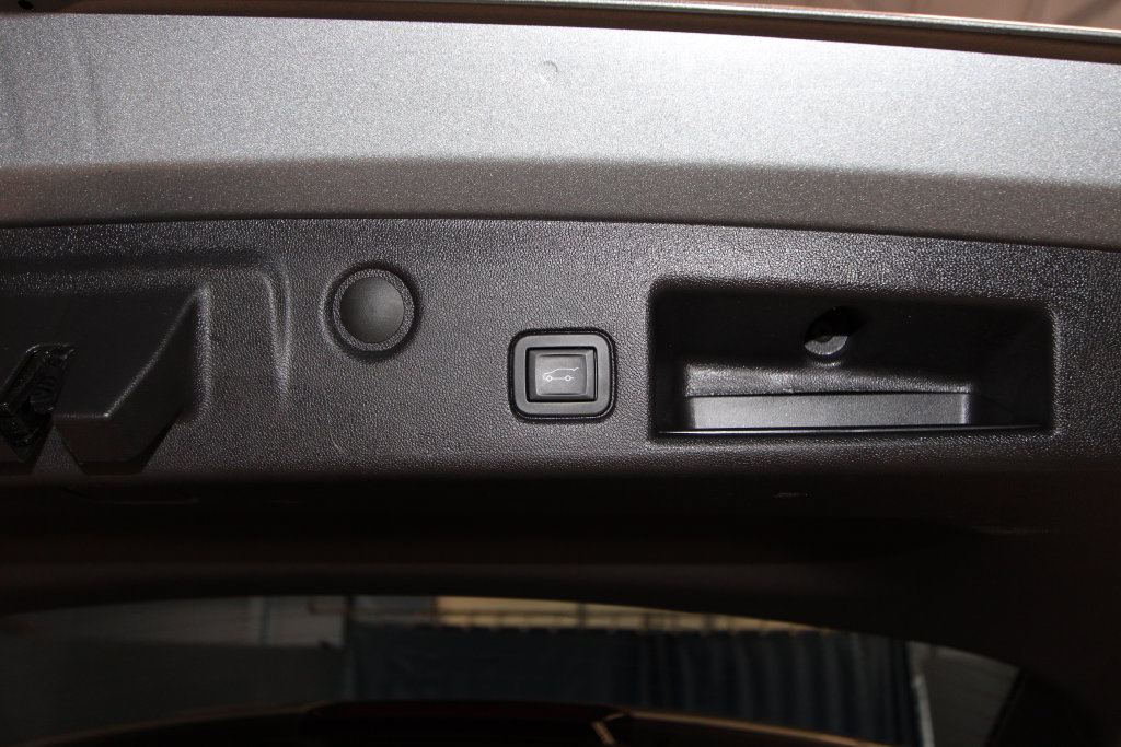 Used 2024 Chevrolet Equinox LT w/ LPO, Floor Liner Package FWD image 35