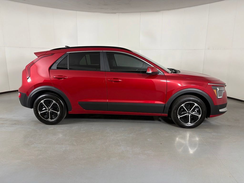 New 2026 Kia Niro EX FWD image 9
