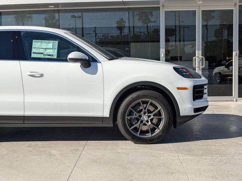 Used 2025 Porsche Cayenne image 6