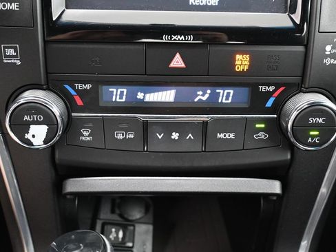 Used 2017 Toyota Camry XLE FWD image 22