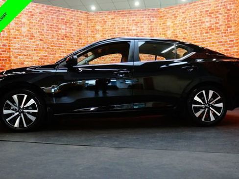 Certified 2021 Nissan Sentra SV w/ SV Premium Package FWD image 4