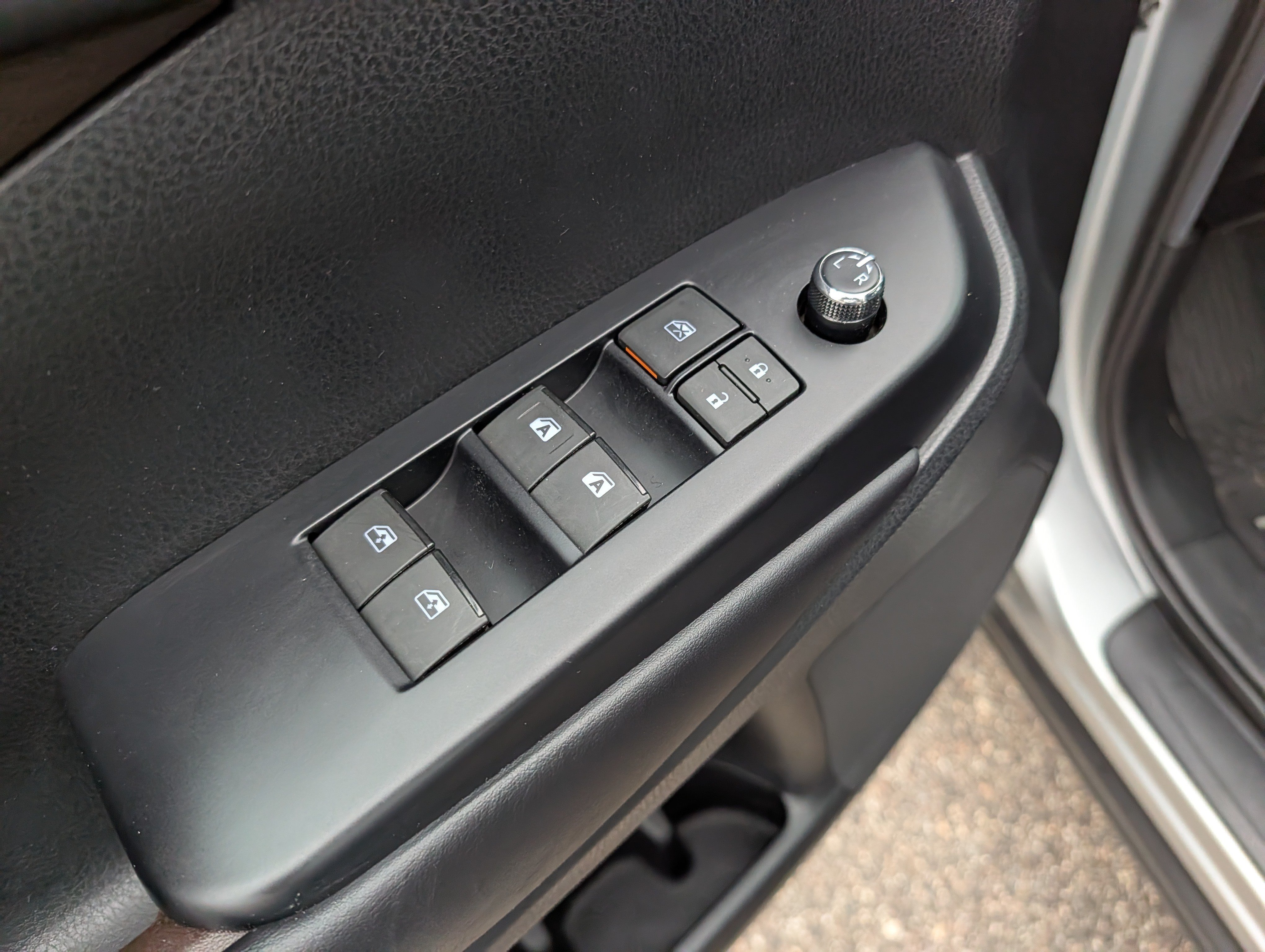 Used 2019 Toyota Highlander XLE AWD/4WD image 25