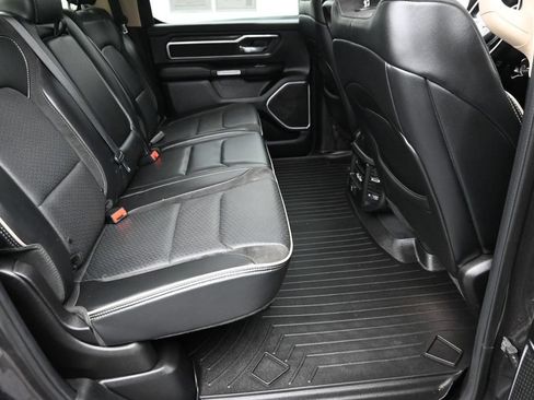 Used 2019 RAM 1500 Laramie AWD/4WD image 10