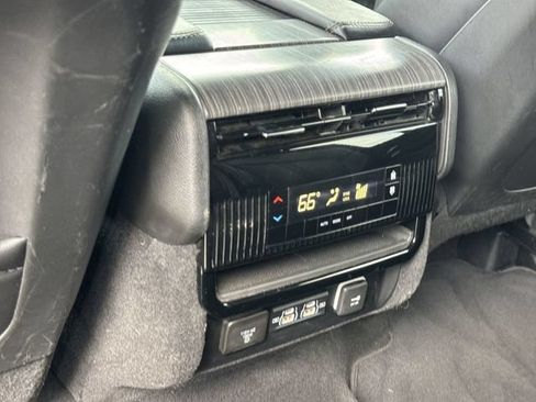 Used 2024 Jeep Wagoneer Series II w/ Flexible Seating Group AWD/4WD image 20