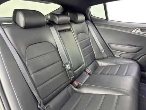 Used 2020 Kia Stinger GT2 image 40