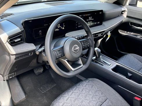 Used 2025 Nissan Kicks SV FWD image 16
