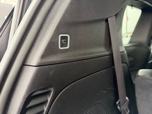 Used 2021 Chrysler Pacifica Touring-L w/ Uconnect Theater Family Group AWD/4WD image 27