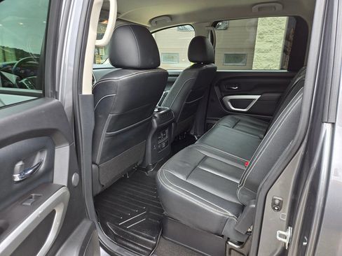 Used 2019 Nissan Titan PRO-4X w/ Pro-4x Convenience Package AWD/4WD image 11