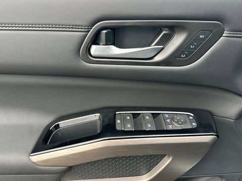 New 2025 Nissan Pathfinder Platinum image 12