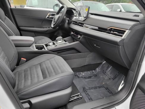 New 2025 Mitsubishi Outlander SE image 11