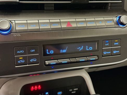 Used 2025 Hyundai Kona SEL image 23