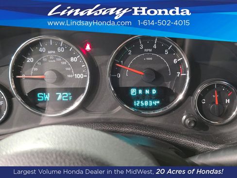 Used 2017 Jeep Wrangler Unlimited Sahara w/ Connectivity Group AWD/4WD image 15