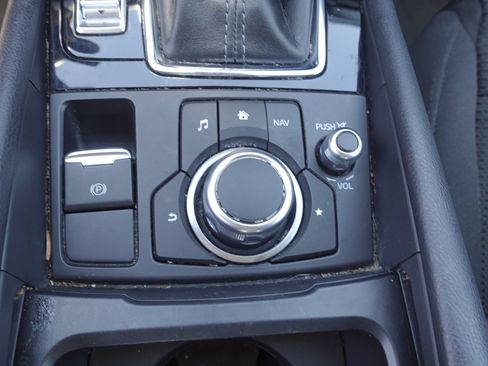Used 2018 MAZDA MAZDA3 Sport w/ Preferred Equipment Package FWD image 21