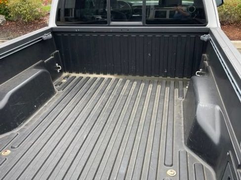 Used 2019 Toyota Tacoma SR5 AWD/4WD image 18