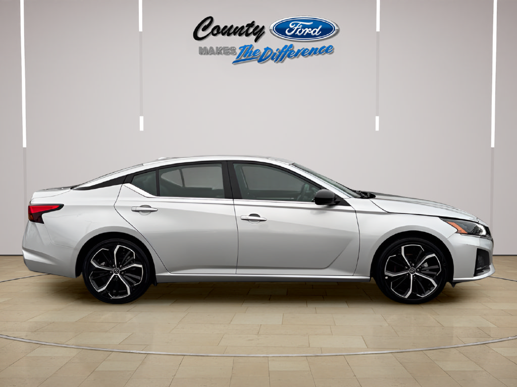 Used 2025 Nissan Altima 2.5 SR FWD image 8