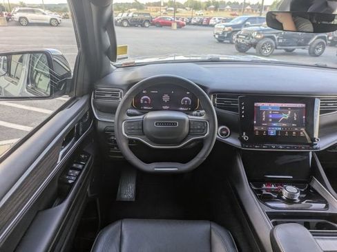 Used 2023 Jeep Wagoneer L Series II image 14