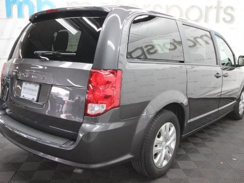 Used 2019 Dodge Grand Caravan SE w/ UConnect Hands-Free Group image 6