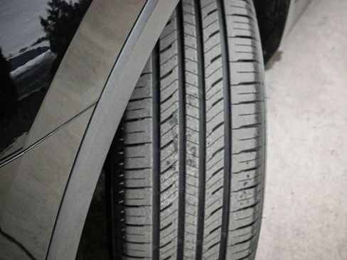 Used 2021 Volkswagen Tiguan S image 12