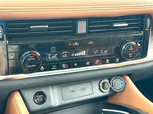 Used 2025 Nissan Rogue Platinum w/ Tech Package image 33