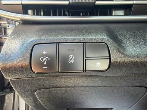 Certified 2026 Hyundai Elantra SE FWD image 11