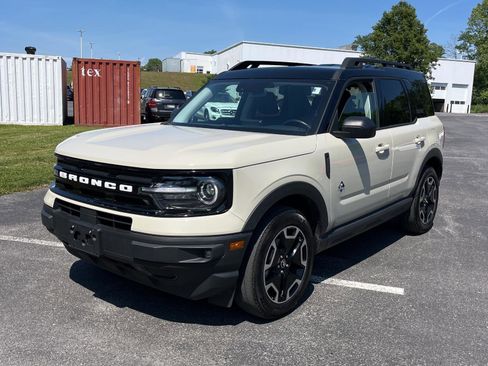 Used 2024 Ford Bronco Sport Outer Banks w/ Tech Package AWD/4WD image 2