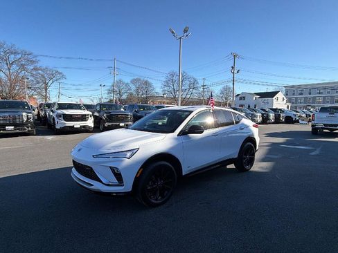 Certified 2025 Buick Envista Sport Touring image 3