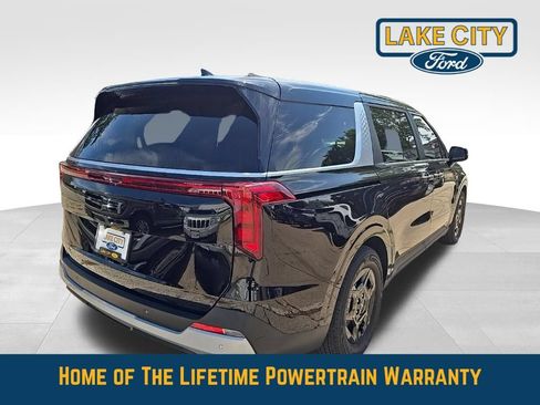 Used 2025 Kia Carnival FWD image 5