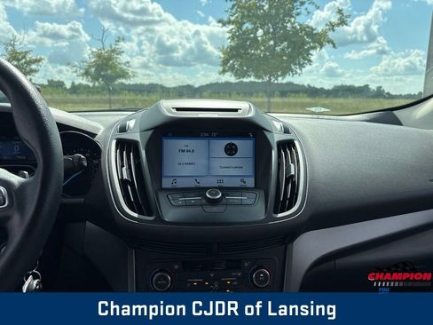 Used 2017 Ford Escape SE w/ Equipment Group 201A FWD image 3