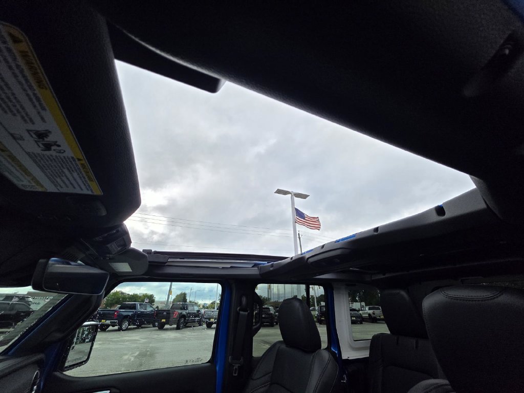 New 2026 Jeep Wrangler Unlimited Sahara AWD/4WD image 8