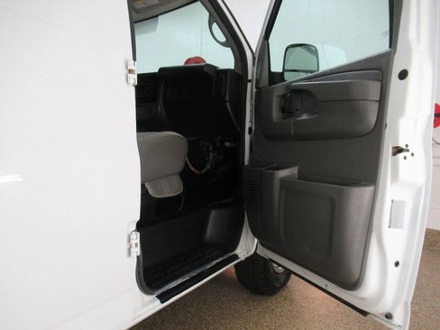 Used 2014 GMC Savana 3500 Extended RWD image 13