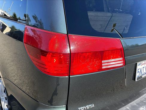 Used 2005 Toyota Sienna LE image 28