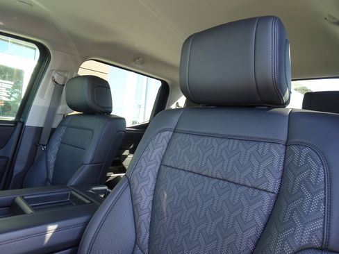 Used 2023 Toyota Tundra Limited AWD/4WD image 12